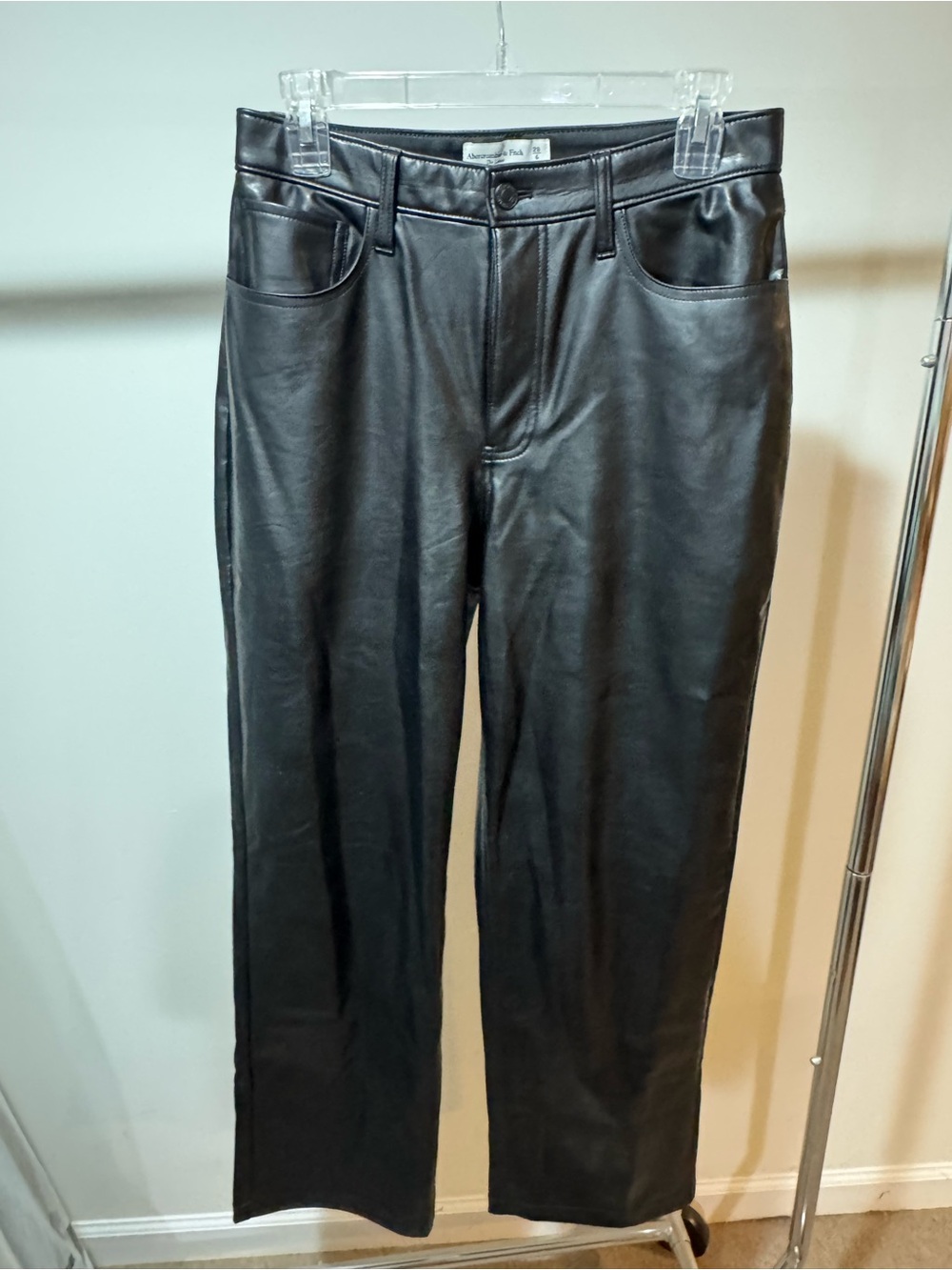 Abercrombie & Fitch The Loose High Rise Curve Love black faux leather pants